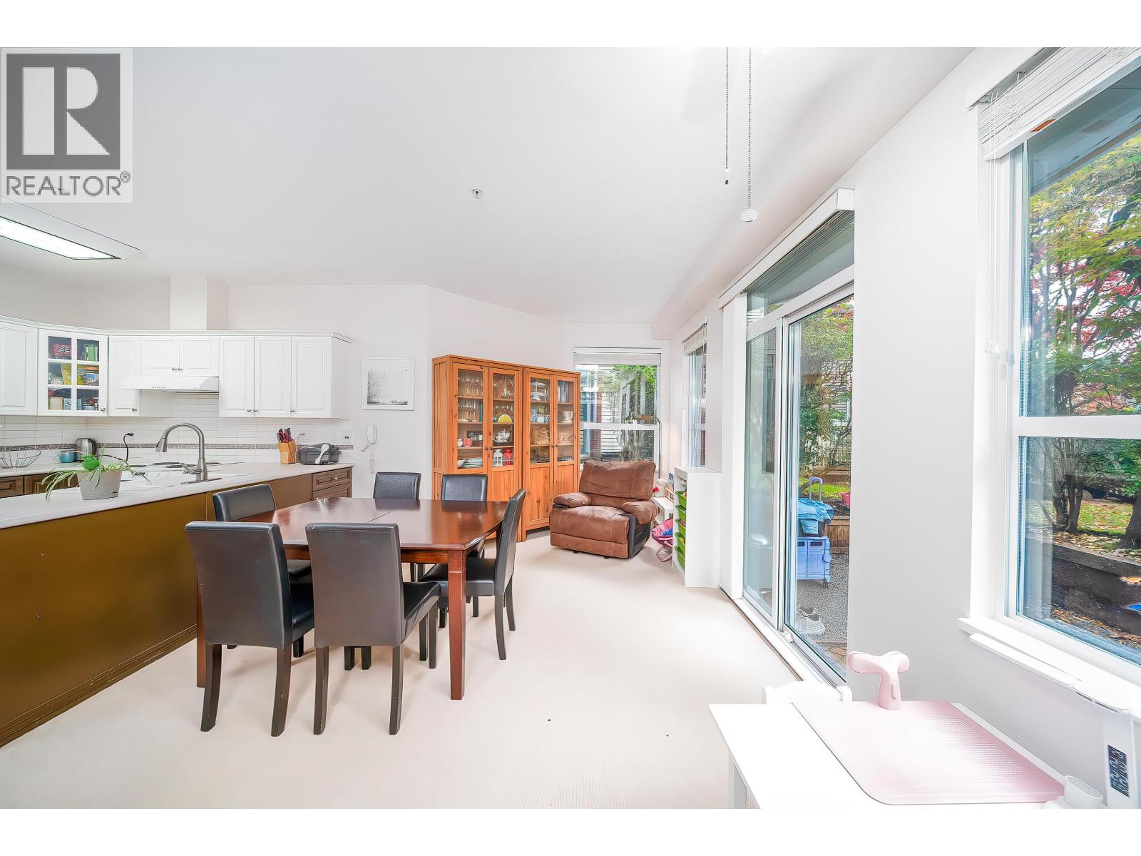 203 5270 Oakmount Crescent, Burnaby, British Columbia  V5H 4S1 - Photo 13 - R3064795