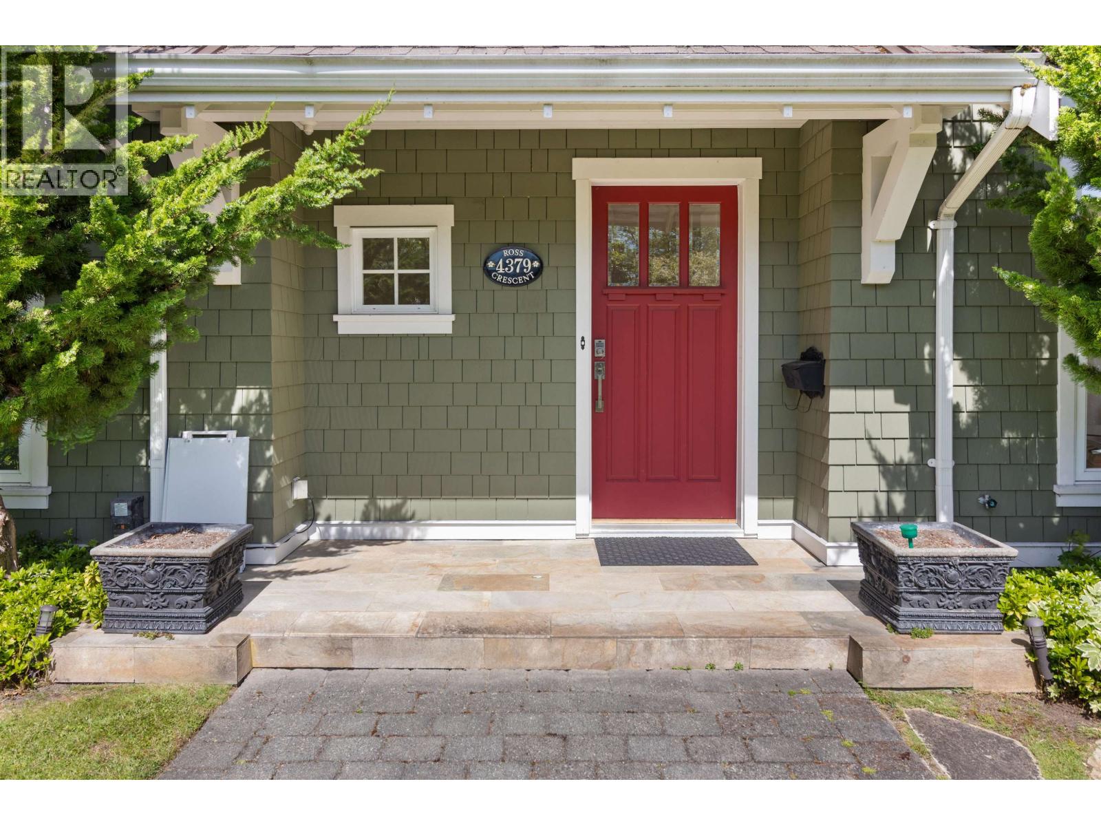 4379 Ross Crescent, West Vancouver, British Columbia  V7W 1B3 - Photo 2 - R3023351