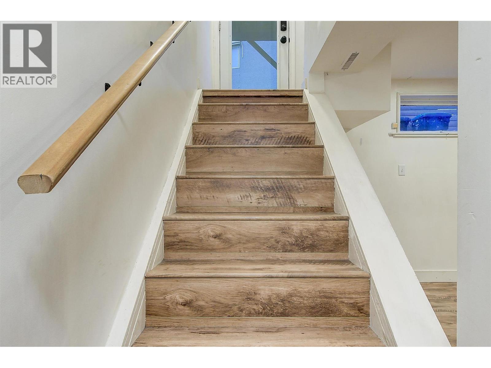 880 Hollydell Road, Kelowna, British Columbia  V1X 1L7 - Photo 24 - 10362875