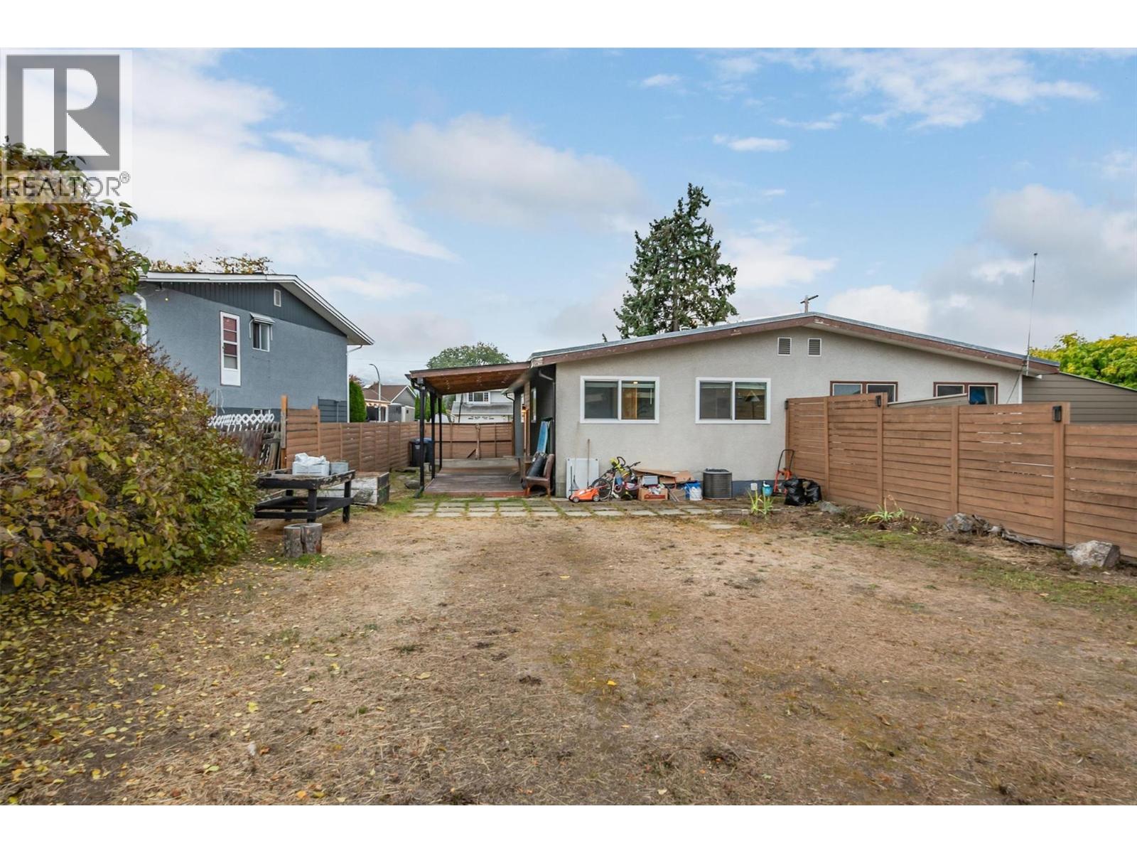 880 Hollydell Road, Kelowna, British Columbia  V1X 1L7 - Photo 23 - 10362875