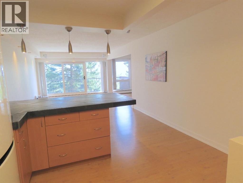 204, 328 Cedar Crescent Sw, Calgary, Alberta T3C 2Y8 - Photo 4 - A2247053