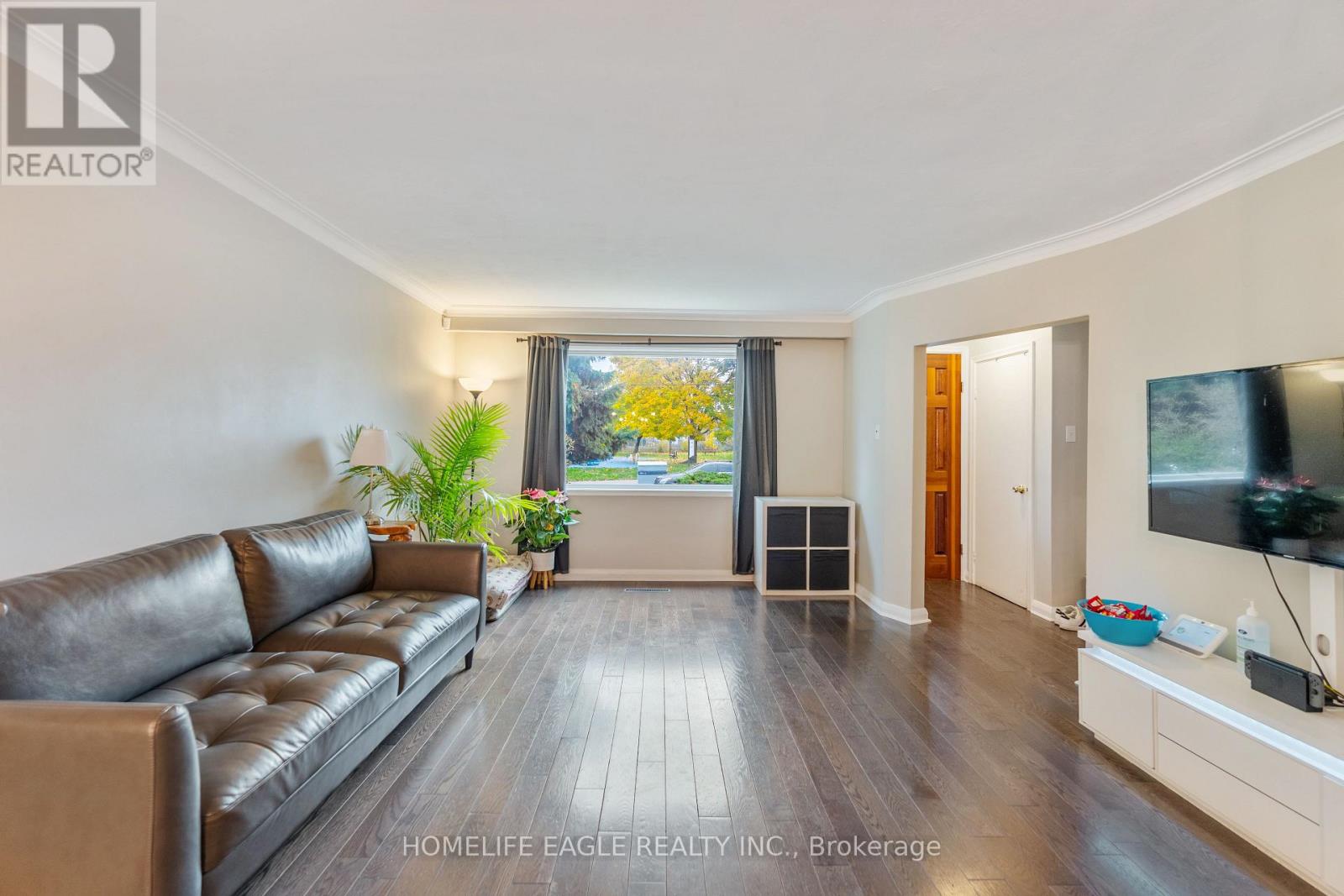 146 Raleigh Avenue, Toronto, Ontario  M1K 1A4 - Photo 3 - E12510354