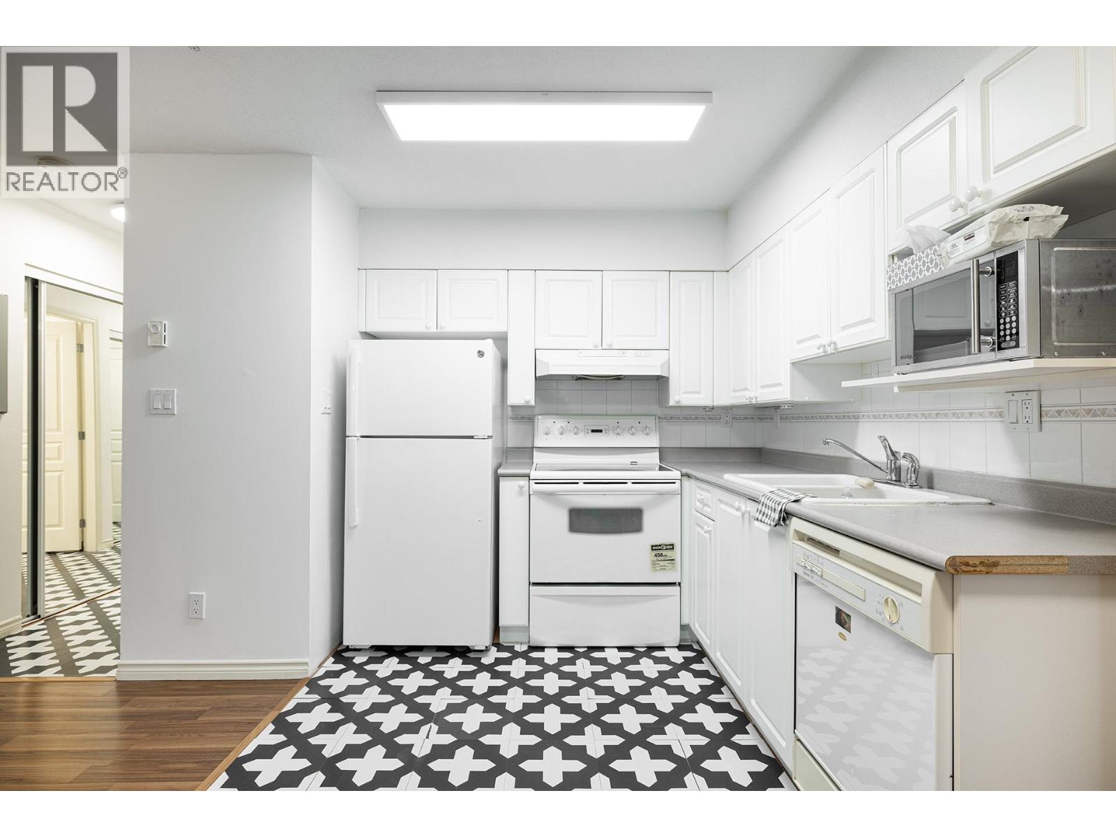 105 2130 W 12th Avenue, Vancouver, British Columbia  V6K 2N2 - Photo 2 - R3053761