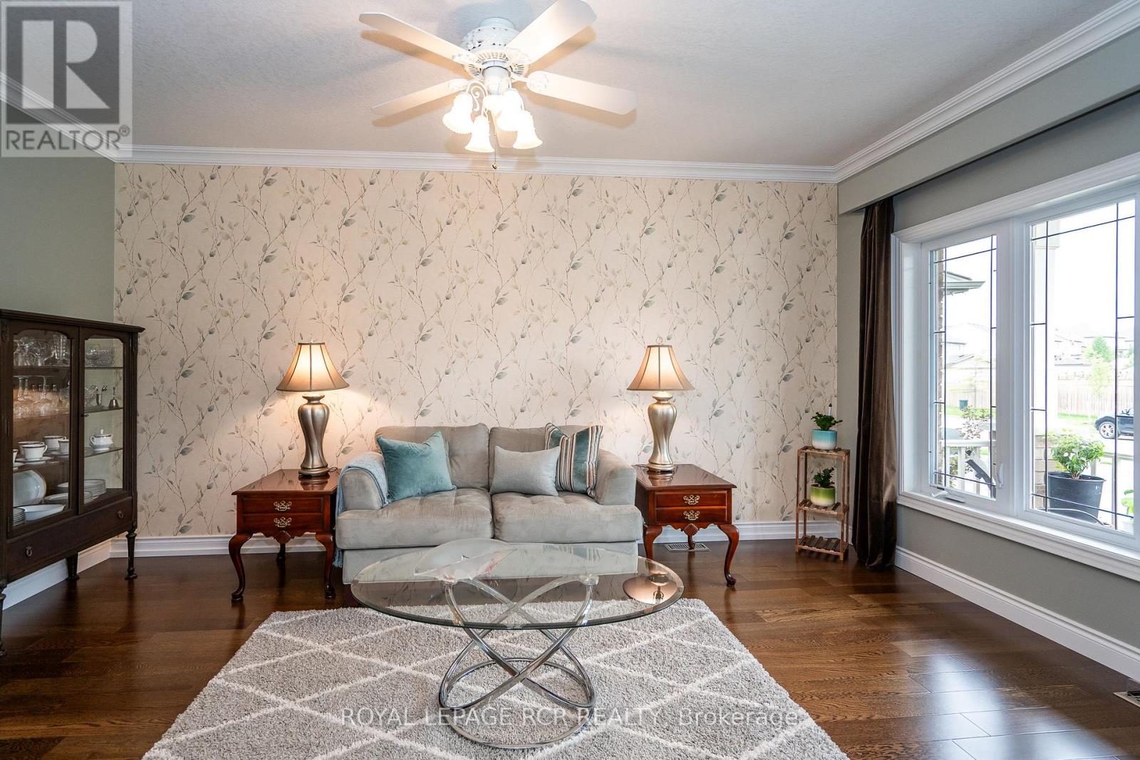 39 Dinnick Crescent, Orangeville, Ontario  L9W 0B7 - Photo 7 - W12482831