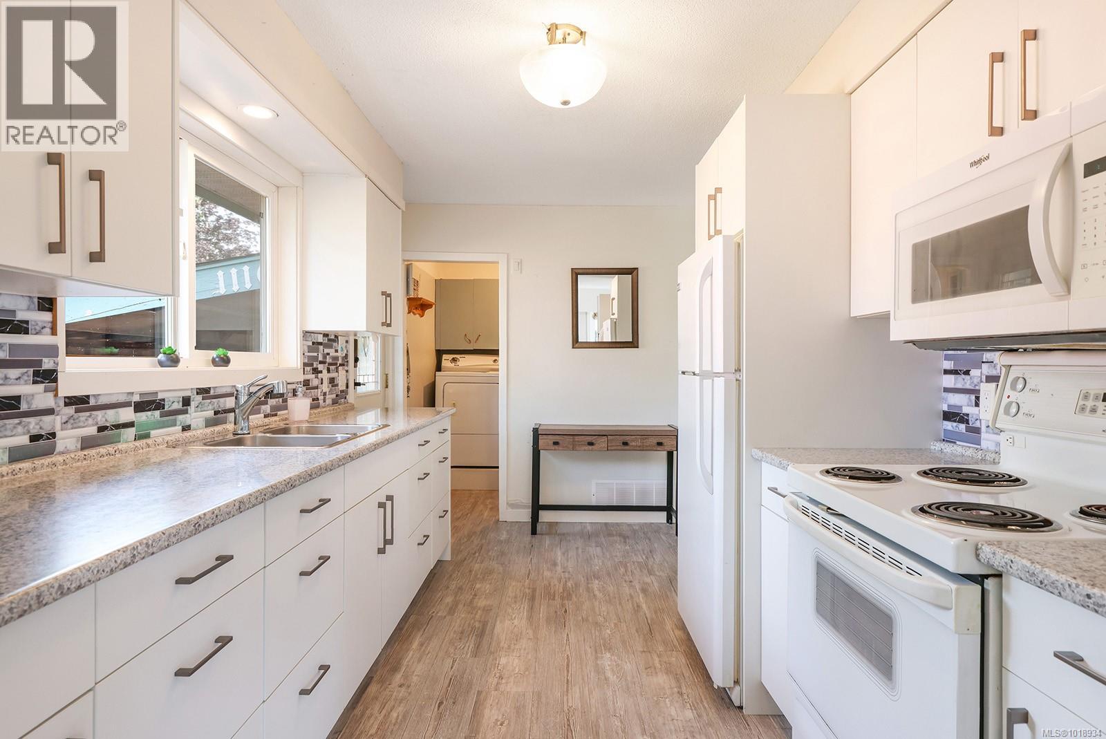 1110 Urquhart Ave, Courtenay, British Columbia  V9N 3K5 - Photo 10 - 1018934