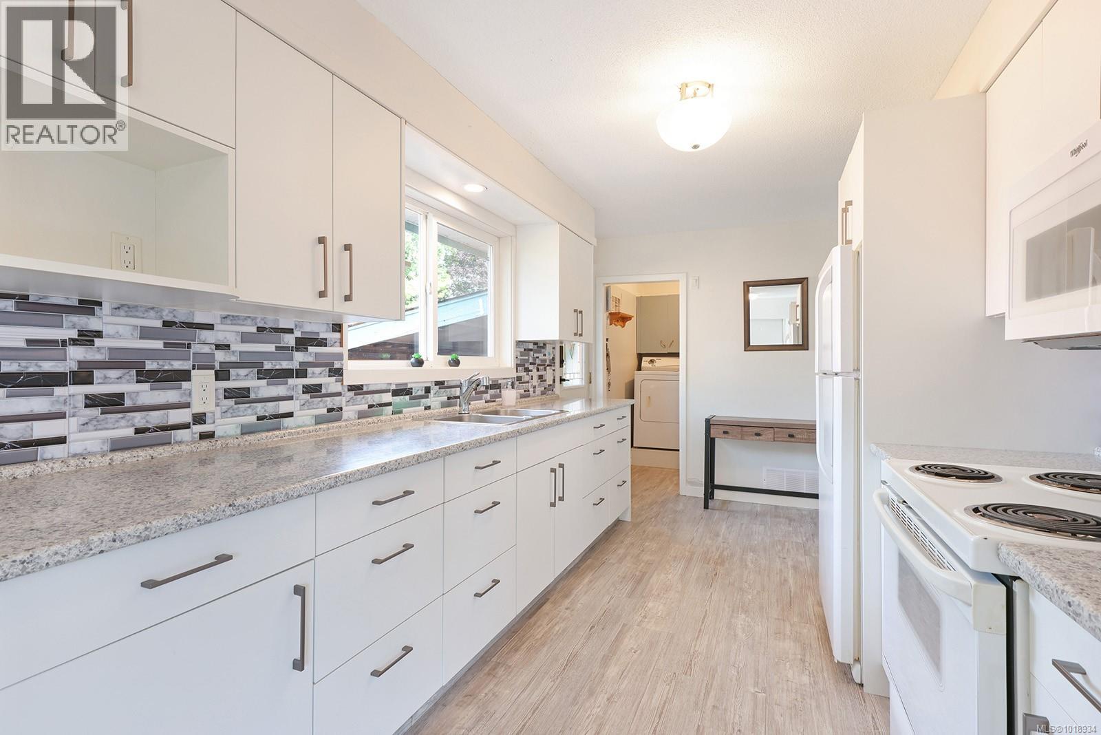 1110 Urquhart Ave, Courtenay, British Columbia  V9N 3K5 - Photo 11 - 1018934