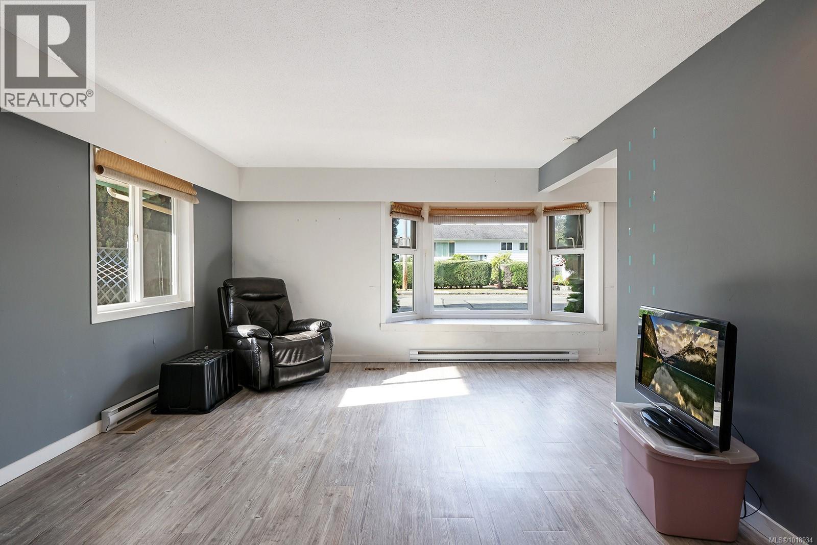 1110 Urquhart Ave, Courtenay, British Columbia  V9N 3K5 - Photo 3 - 1018934