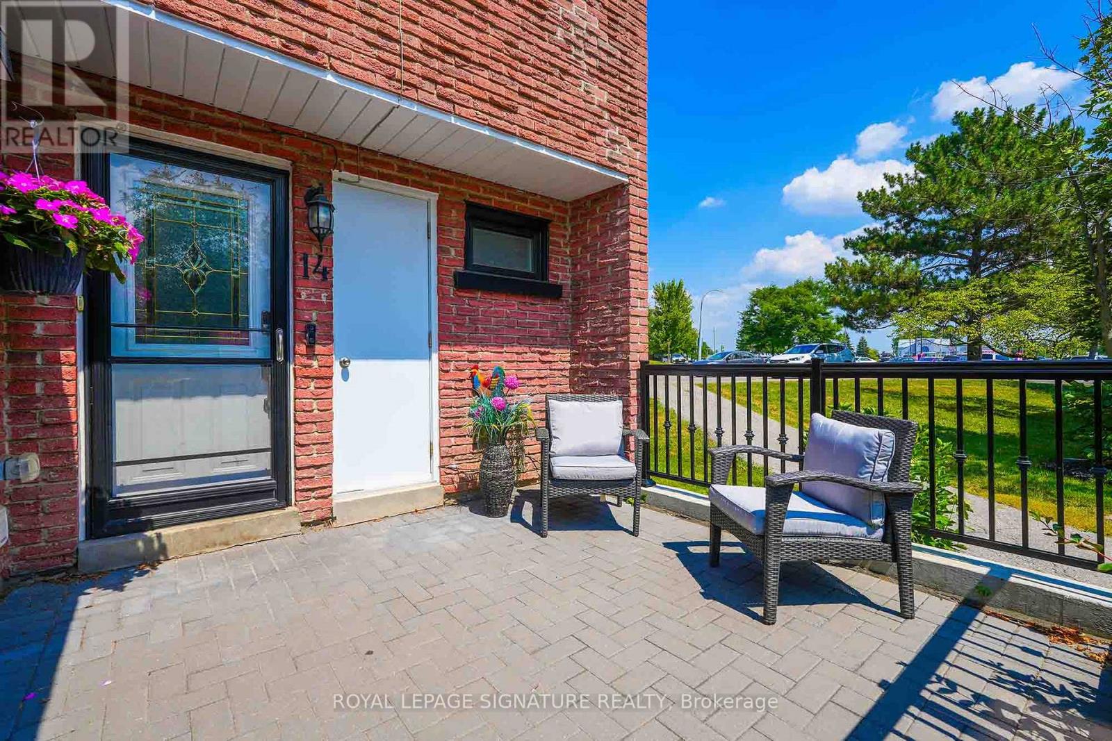 14 Poplar Crescent, Aurora, Ontario  L4G 3L3 - Photo 3 - N12510350