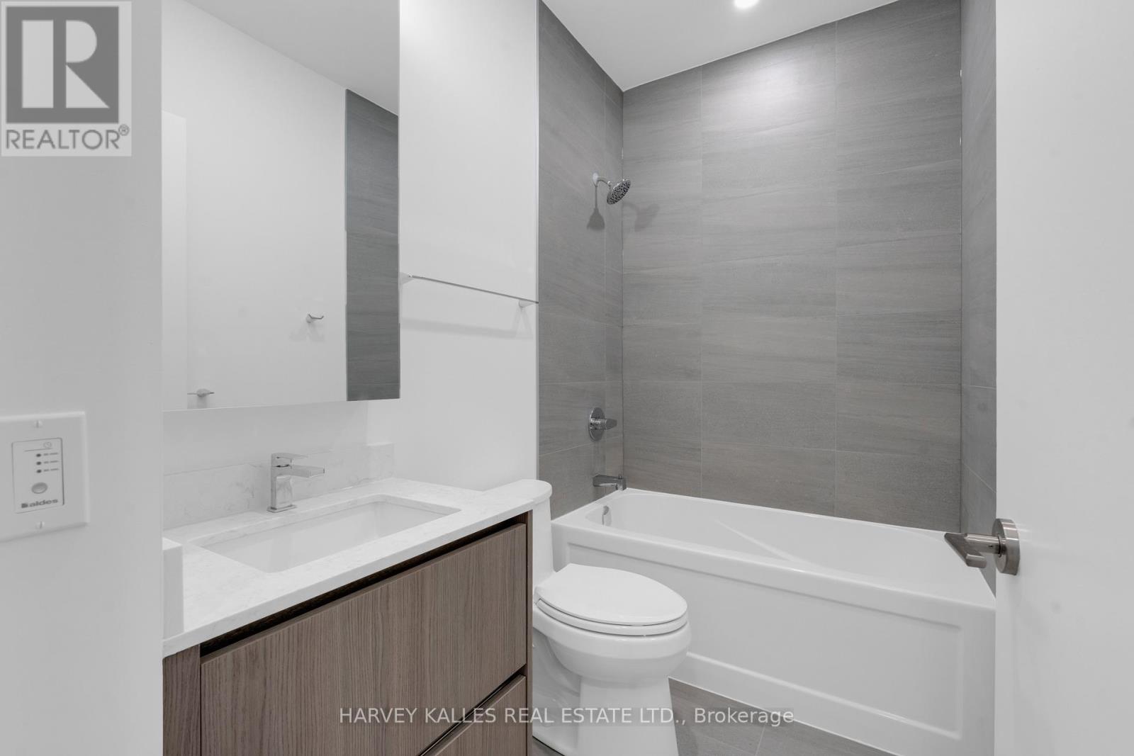 911 - 8188 Yonge Street, Vaughan, Ontario  L4J 1W5 - Photo 2 - N12510356