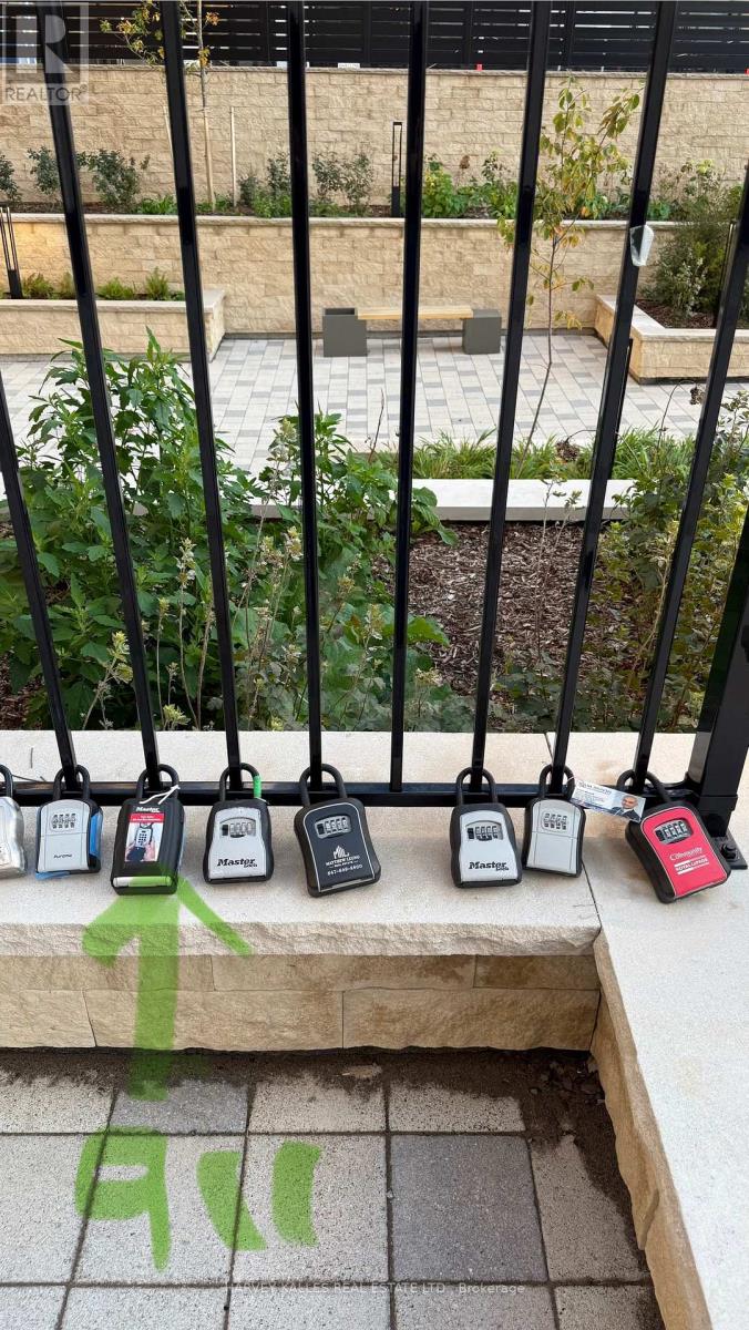 911 - 8188 YONGE STREET