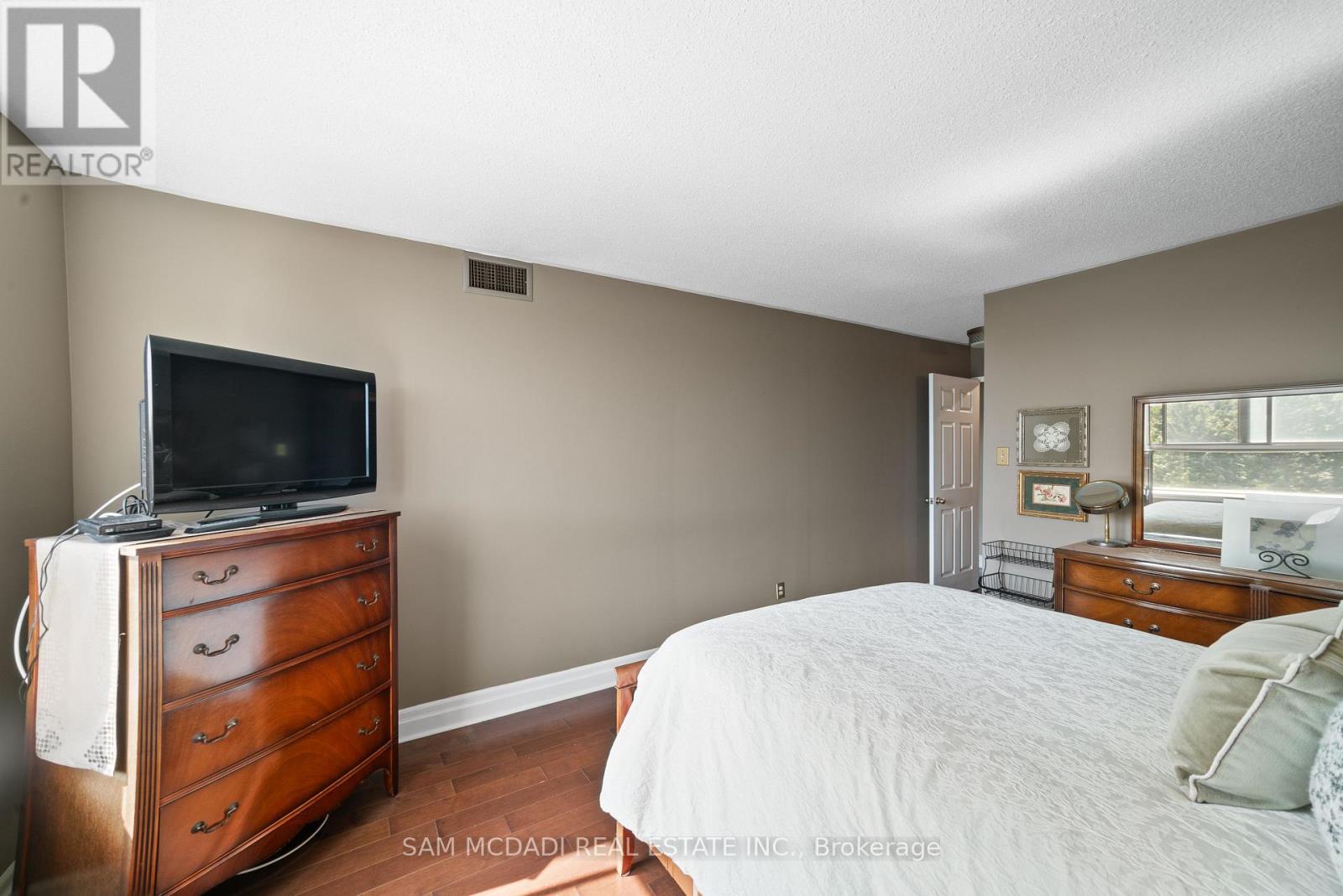 1109 - 1485 Lakeshore Road E, Mississauga, Ontario  L5E 3G2 - Photo 20 - W12510326