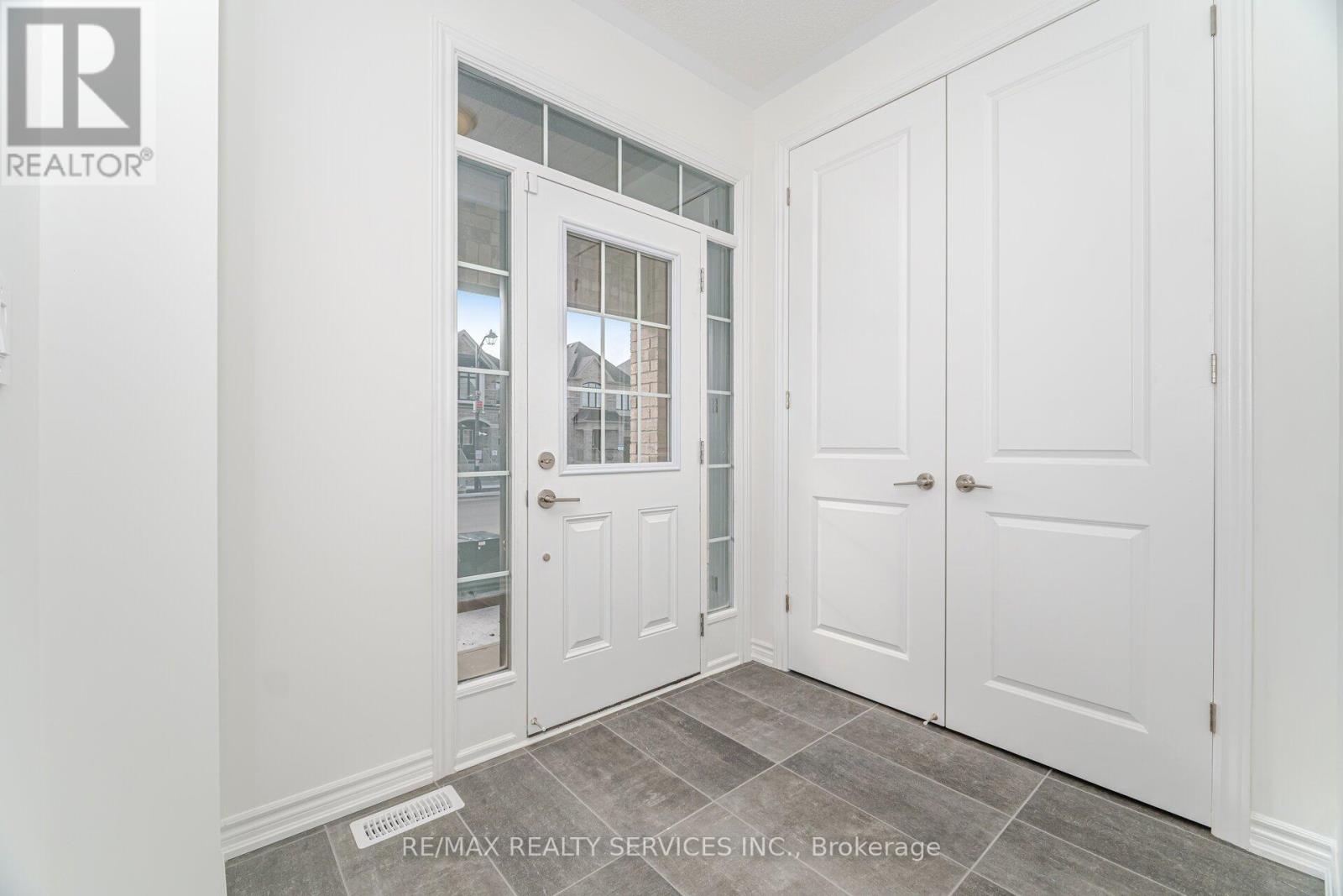 1437 Savoline Boulevard, Milton, Ontario  L9E 1G5 - Photo 4 - W12510330