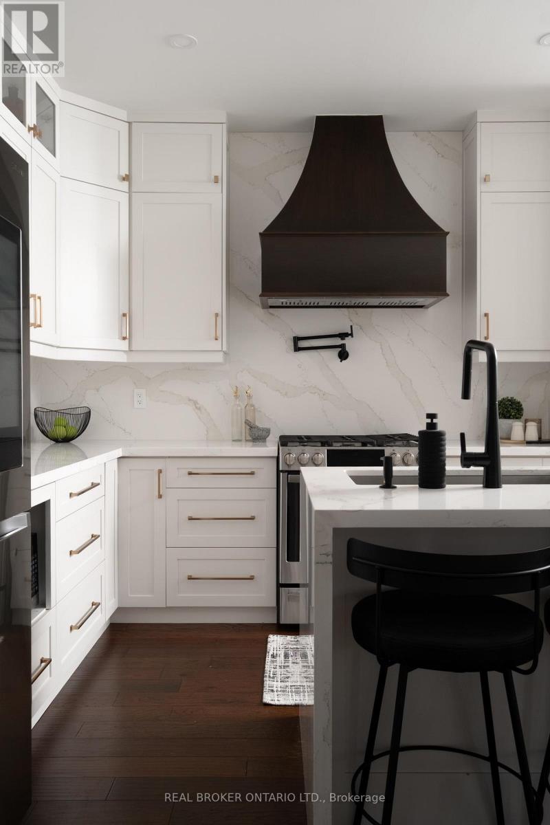 40 Divinity Circle, Brampton, Ontario  L7A 3Y3 - Photo 8 - W12510332