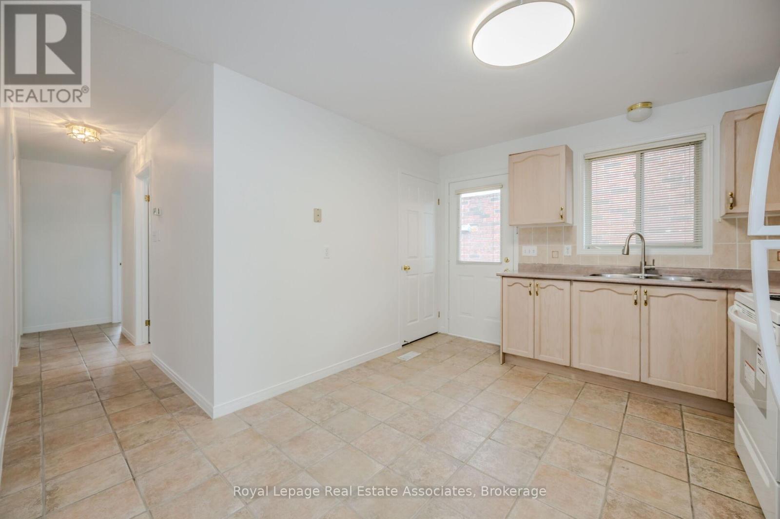 2887 Darien Road, Burlington, Ontario  L7M 4K1 - Photo 16 - W12510336