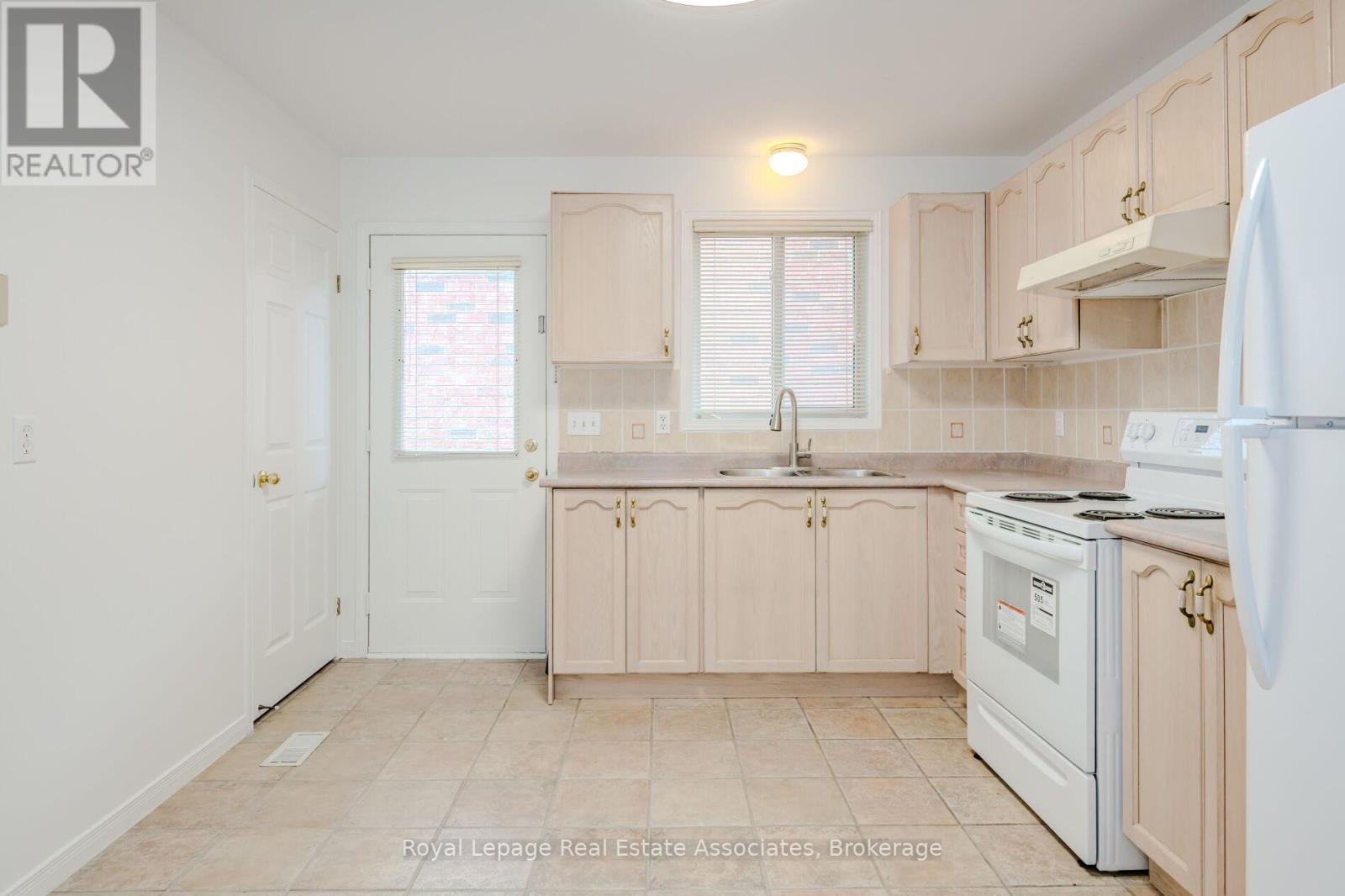 2887 Darien Road, Burlington, Ontario  L7M 4K1 - Photo 19 - W12510336