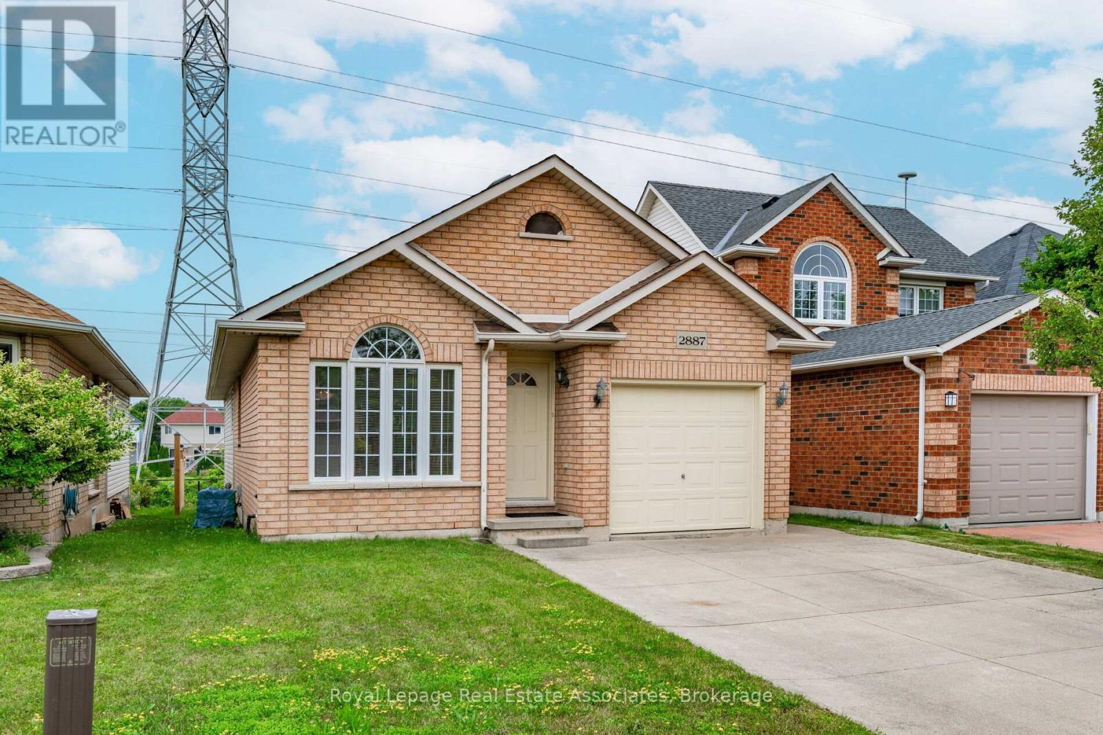 2887 Darien Road, Burlington, Ontario  L7M 4K1 - Photo 3 - W12510336