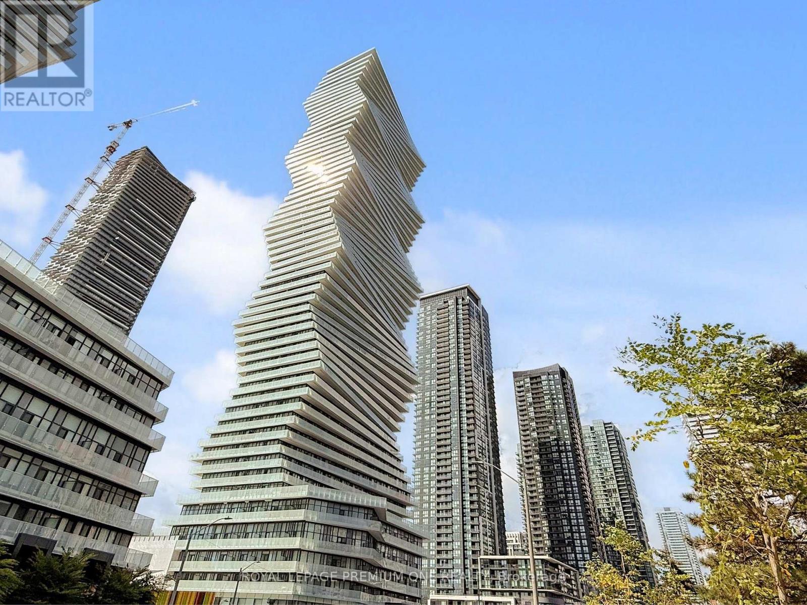 2406 - 3900 Confederation Parkway Sw, Mississauga, Ontario  L5B 0M3 - Photo 3 - W12510364