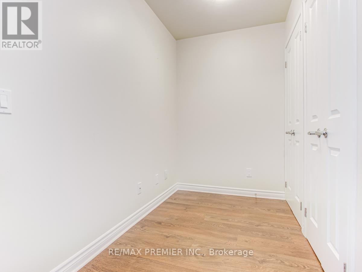 414 - 2522 Keele Street, Toronto, Ontario  M6L 0A2 - Photo 5 - W12510378