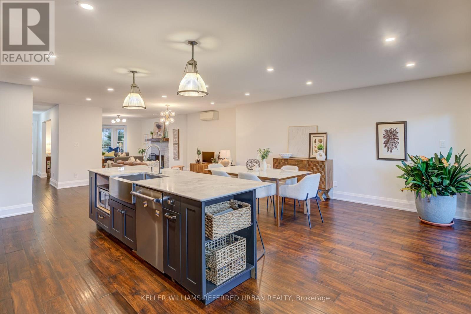 14 Meadowvale Drive, Toronto, Ontario  M8Y 2N8 - Photo 10 - W12510394