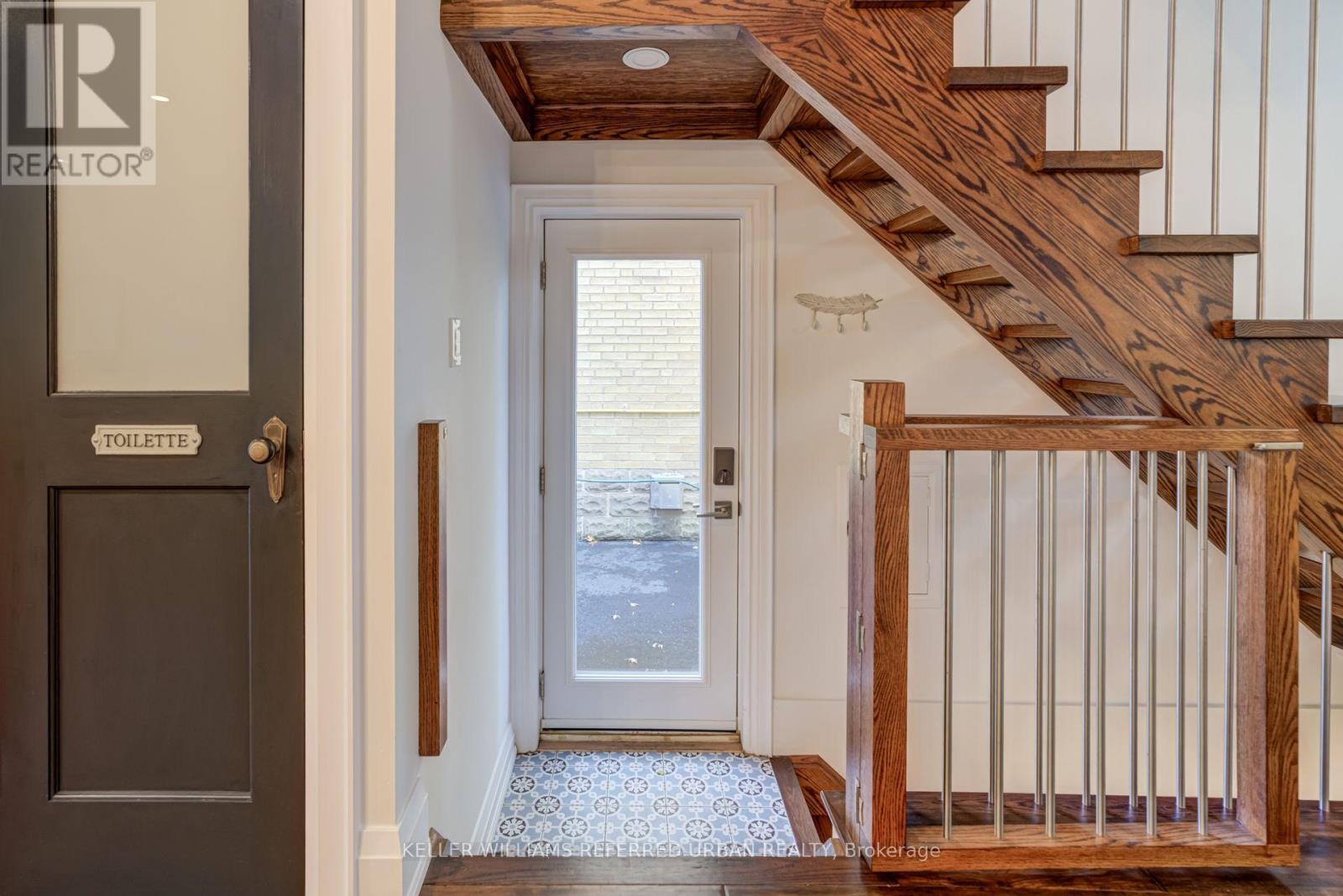 14 Meadowvale Drive, Toronto, Ontario  M8Y 2N8 - Photo 19 - W12510394