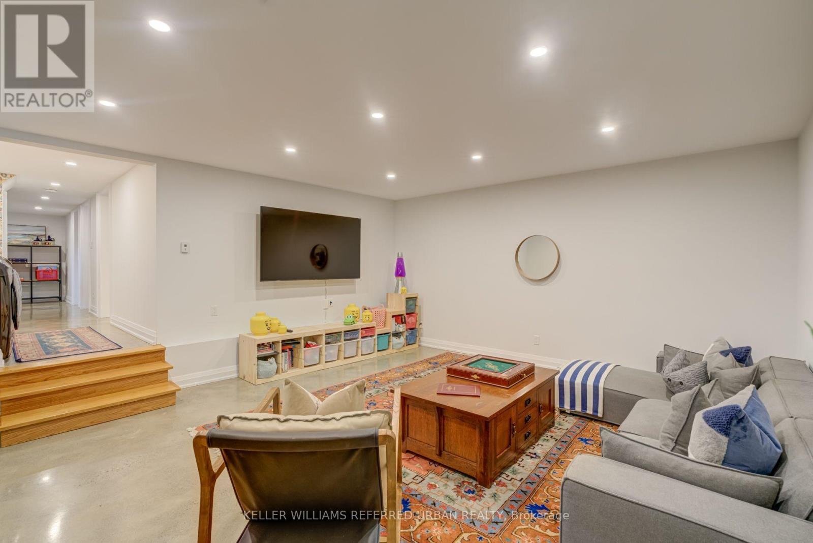 14 Meadowvale Drive, Toronto, Ontario  M8Y 2N8 - Photo 27 - W12510394