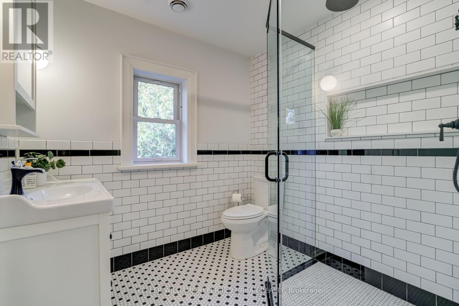 14 Meadowvale Drive, Toronto, Ontario  M8Y 2N8 - Photo 35 - W12510394