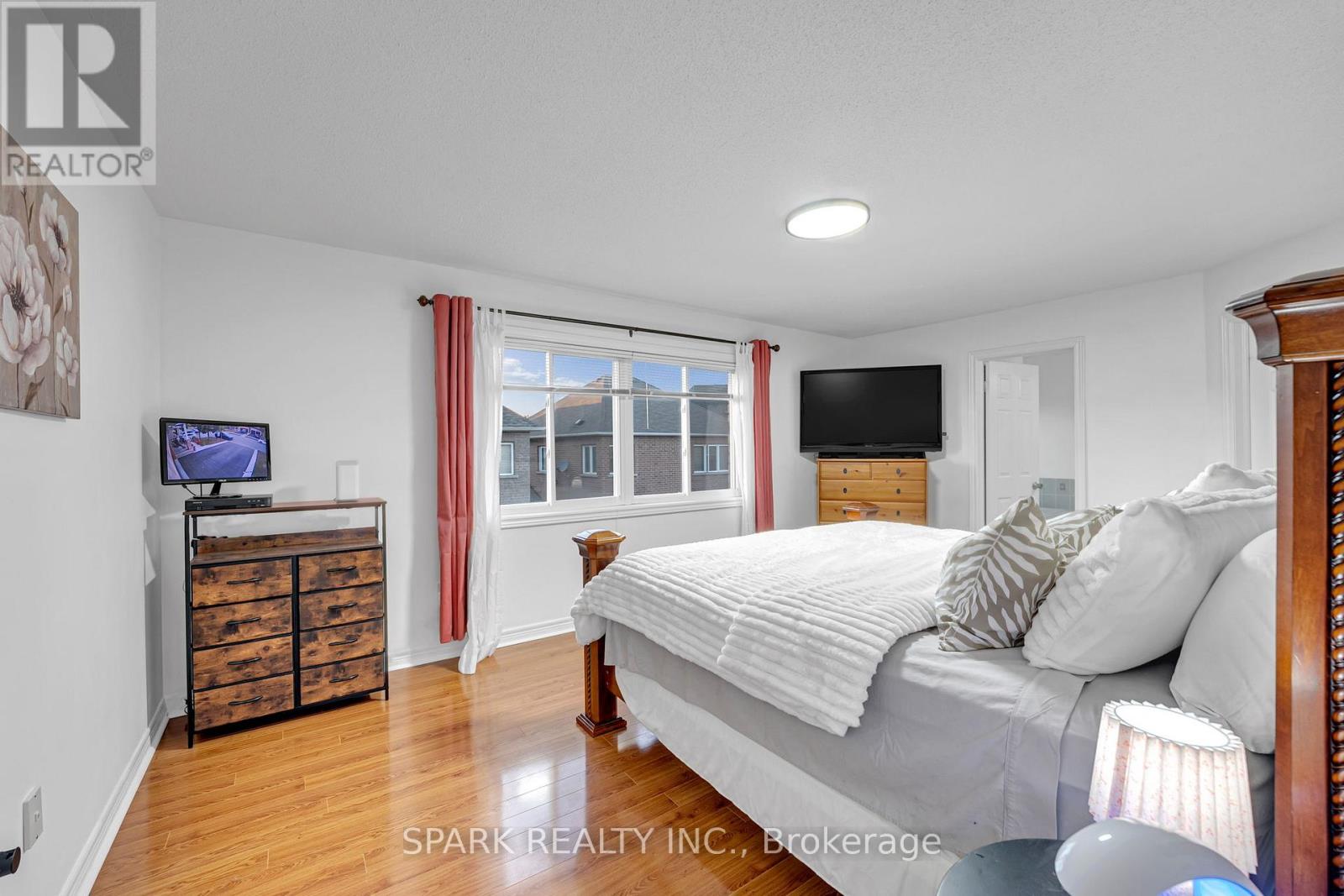 52 Watsonbrook Drive, Brampton, Ontario  L6R 0R3 - Photo 13 - W12510406