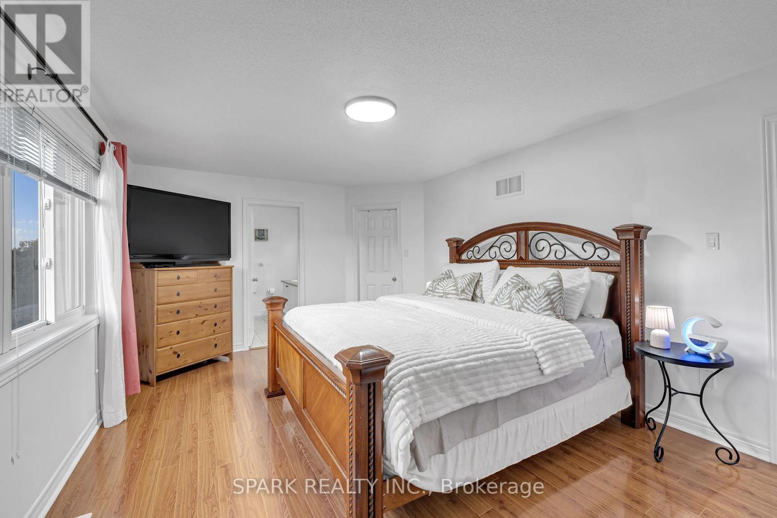 52 Watsonbrook Drive, Brampton, Ontario  L6R 0R3 - Photo 14 - W12510406