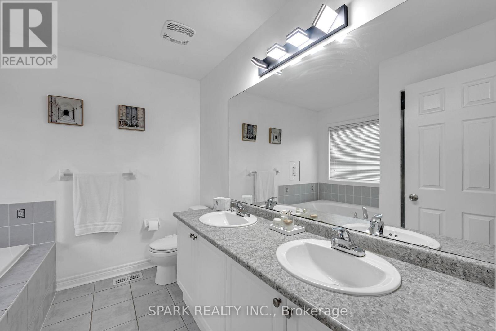 52 Watsonbrook Drive, Brampton, Ontario  L6R 0R3 - Photo 15 - W12510406