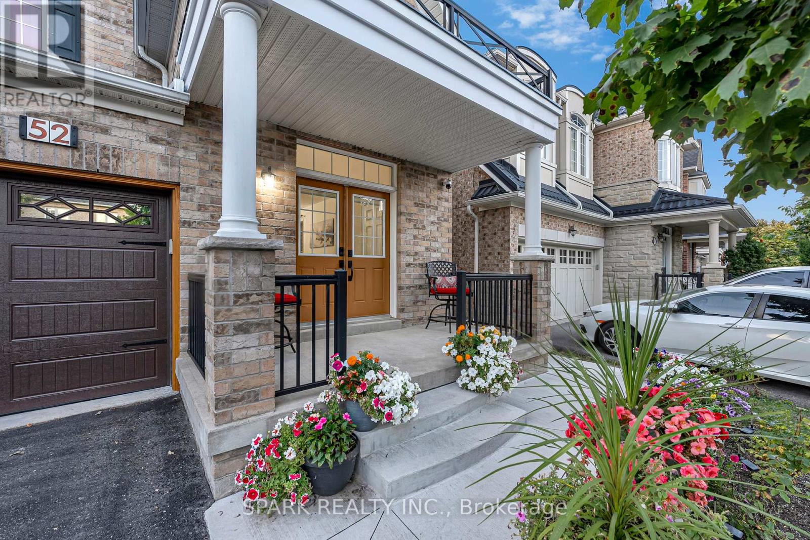 52 Watsonbrook Drive, Brampton, Ontario  L6R 0R3 - Photo 2 - W12510406