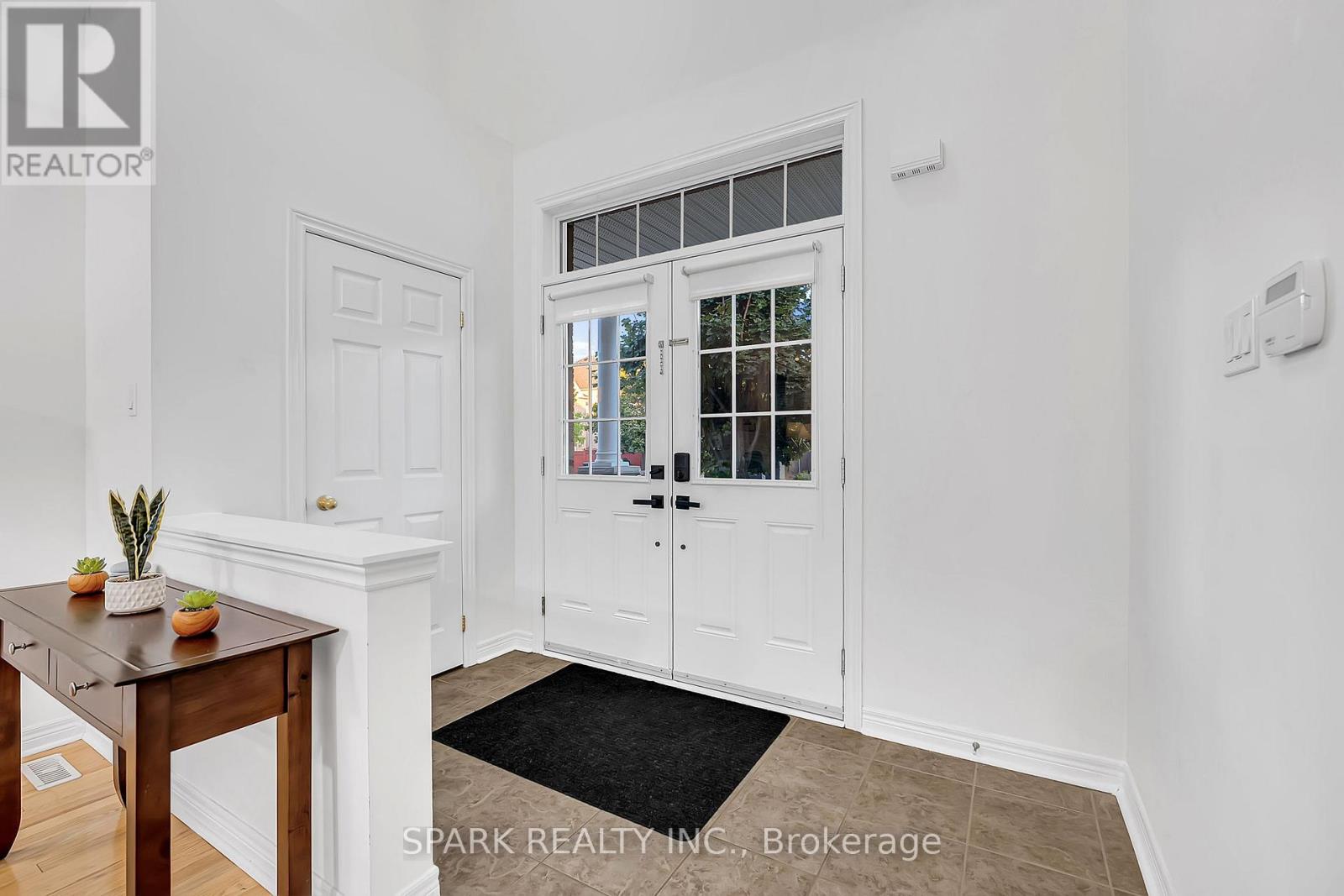 52 Watsonbrook Drive, Brampton, Ontario  L6R 0R3 - Photo 3 - W12510406