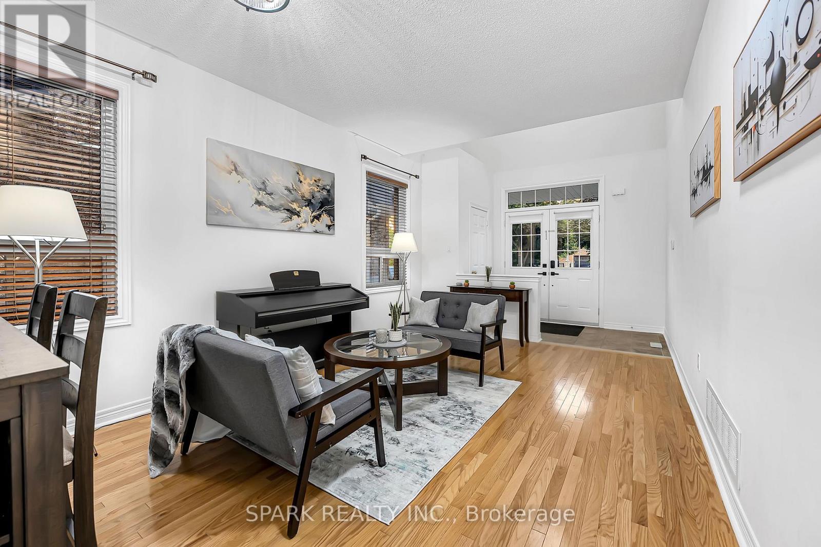 52 Watsonbrook Drive, Brampton, Ontario  L6R 0R3 - Photo 4 - W12510406