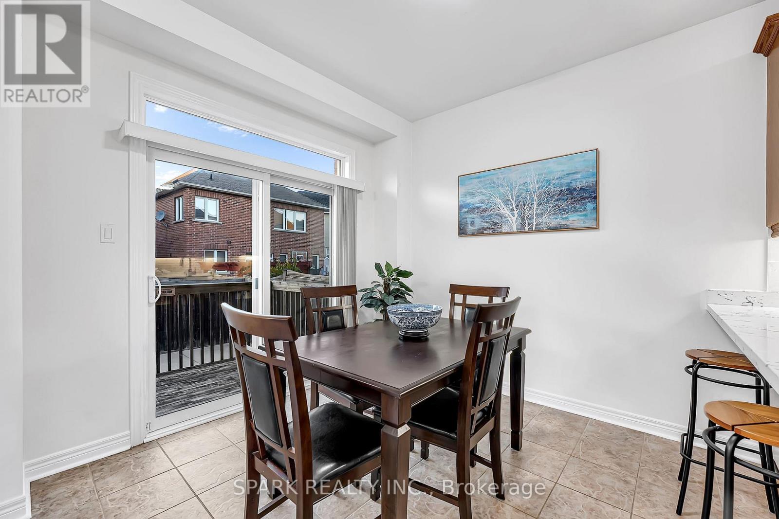 52 Watsonbrook Drive, Brampton, Ontario  L6R 0R3 - Photo 9 - W12510406