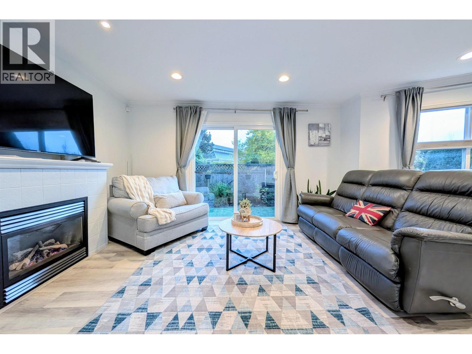 1 252 W 13th Street, North Vancouver, British Columbia  V7M 1N7 - Photo 4 - R3064455