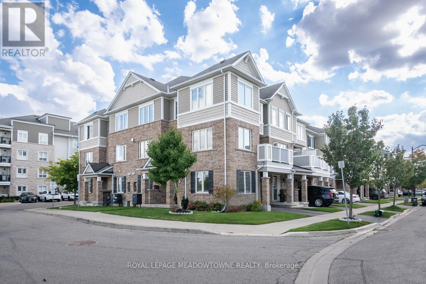 961 Nadalin Heights, Milton, Ontario  L9T 8R3 - Photo 3 - W12478902