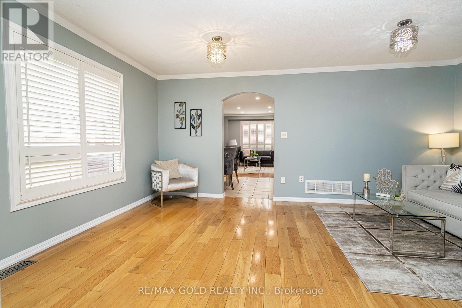 34 Jingle Crescent, Brampton, Ontario  L6S 0B2 - Photo 7 - W12495948