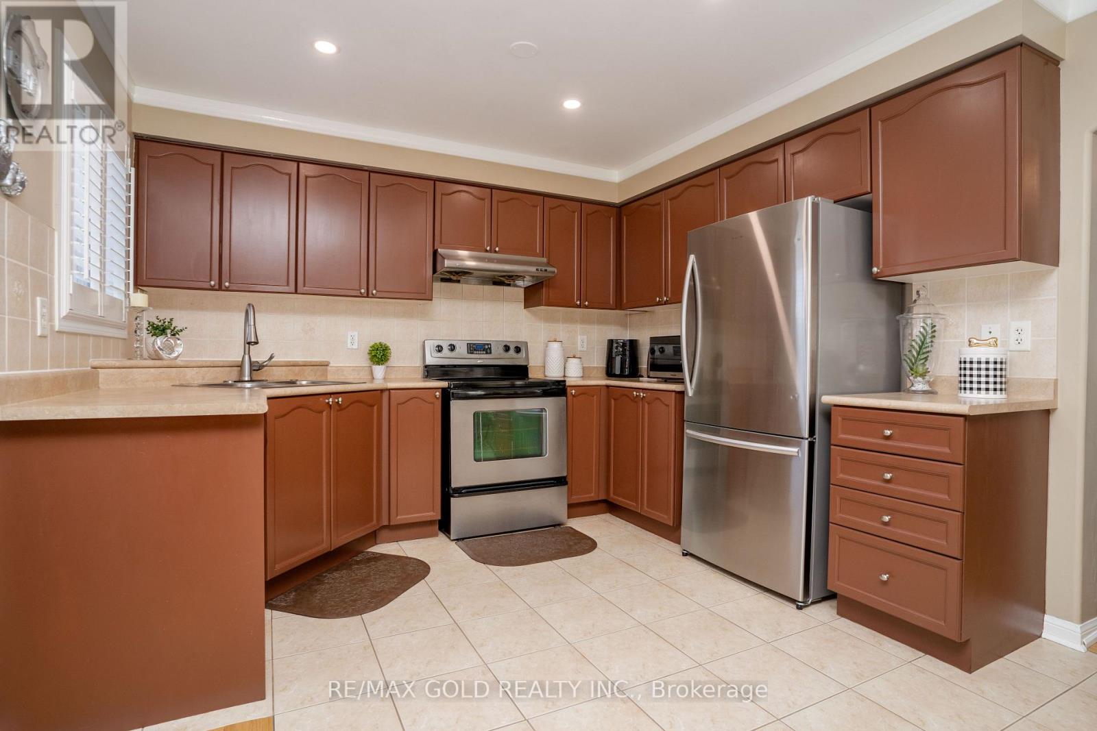 34 Jingle Crescent, Brampton, Ontario  L6S 0B2 - Photo 12 - W12495948