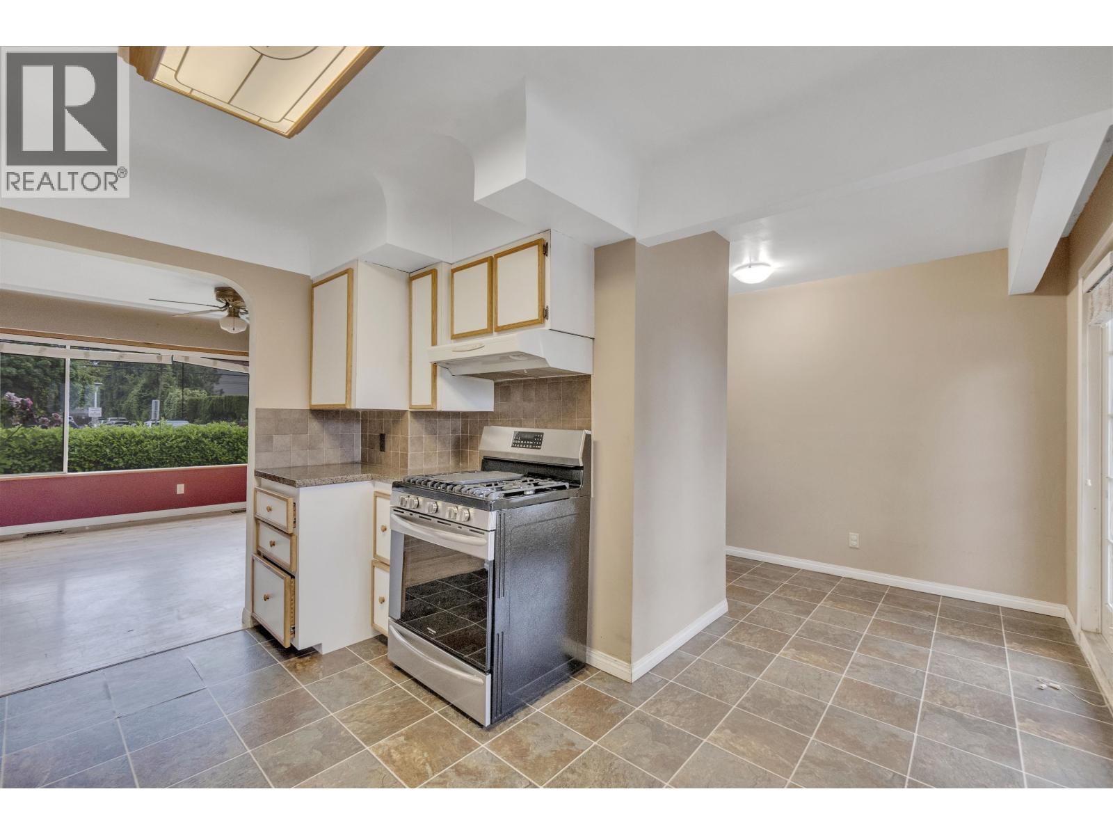 22128 119 Avenue, Maple Ridge, British Columbia  V2X 2Y8 - Photo 16 - R3064849