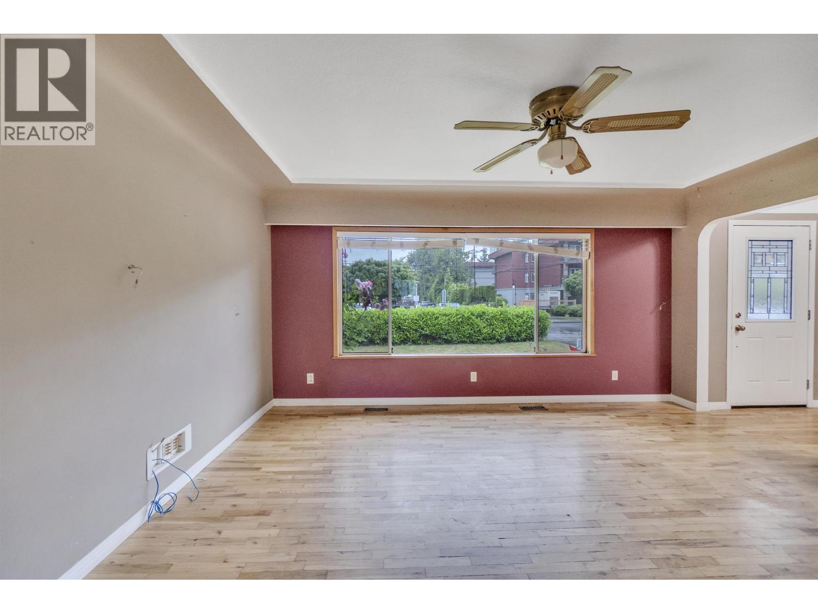 22128 119 Avenue, Maple Ridge, British Columbia  V2X 2Y8 - Photo 3 - R3064849