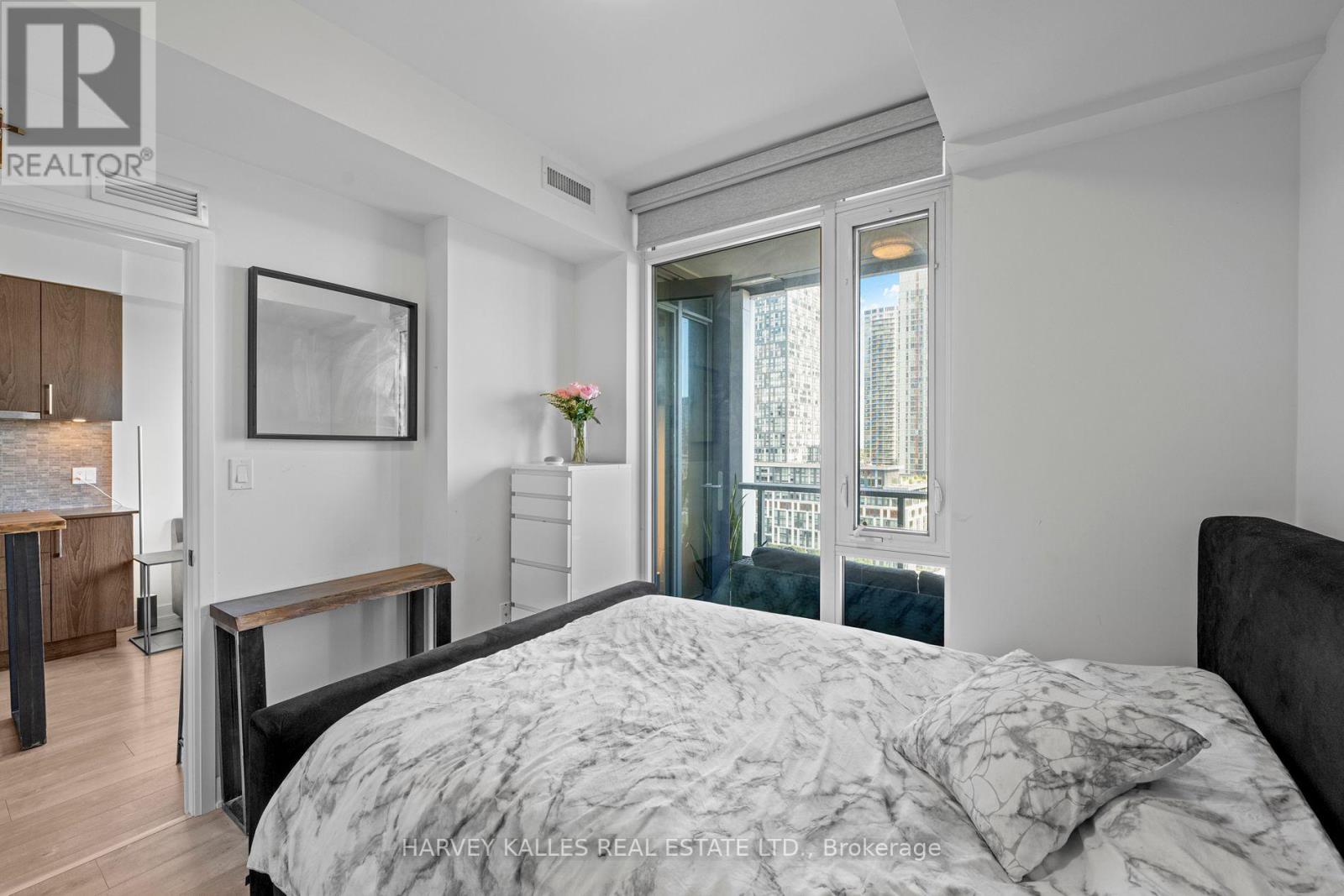 1004 - 576 Front Street W, Toronto, Ontario  M5V 0P8 - Photo 11 - C12510432