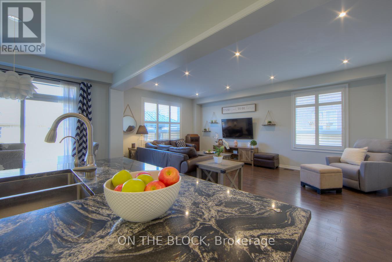 59 Hawke Crescent, New Tecumseth (Tottenham), Ontario  L0G 1W0 - Photo 16 - N12510444