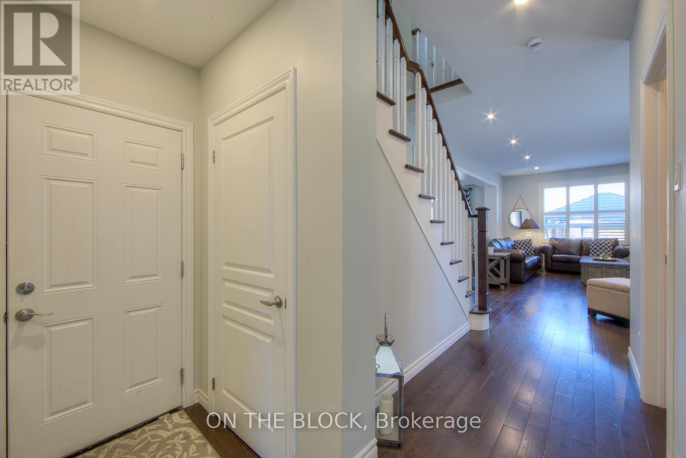 59 Hawke Crescent, New Tecumseth (Tottenham), Ontario  L0G 1W0 - Photo 4 - N12510444