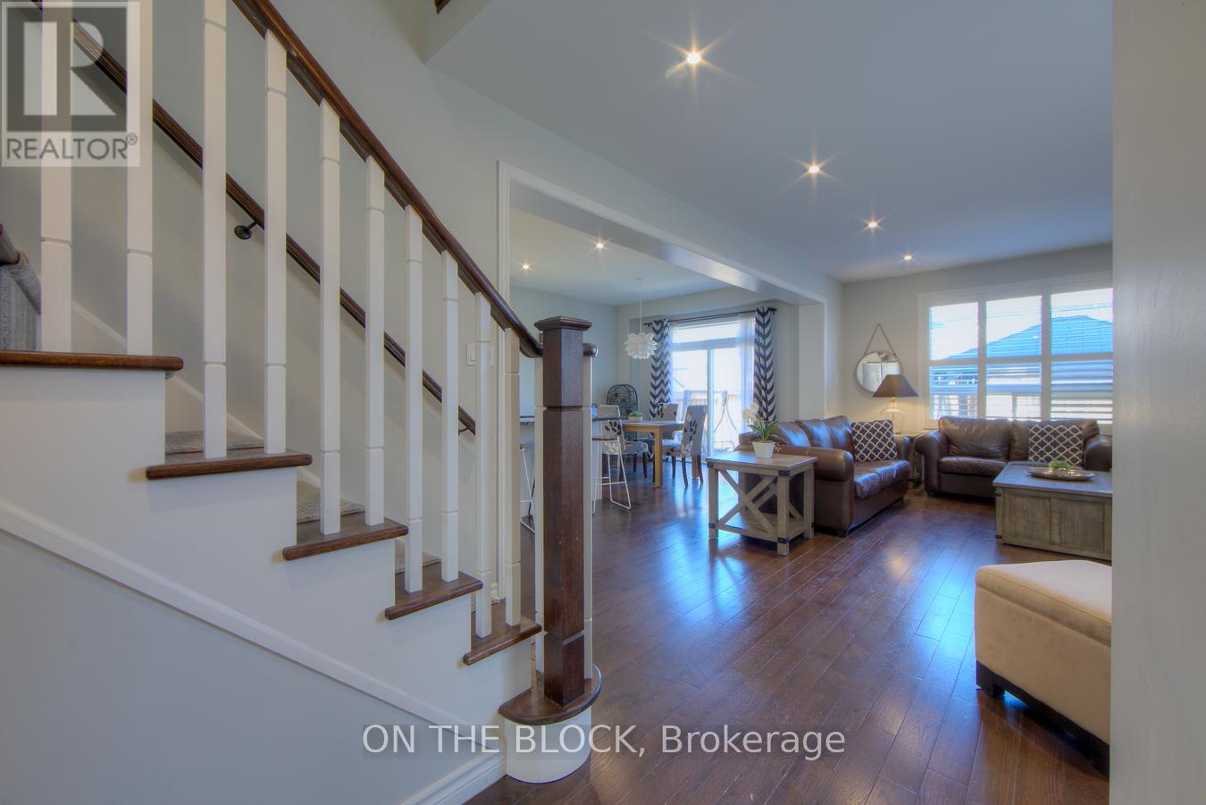 59 Hawke Crescent, New Tecumseth (Tottenham), Ontario  L0G 1W0 - Photo 5 - N12510444