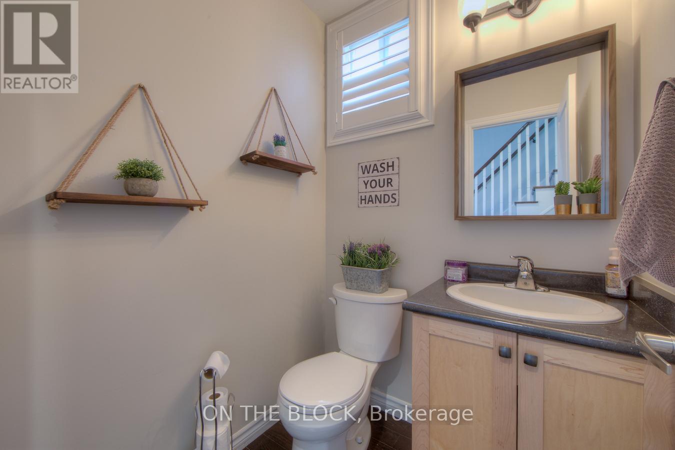 59 Hawke Crescent, New Tecumseth (Tottenham), Ontario  L0G 1W0 - Photo 6 - N12510444