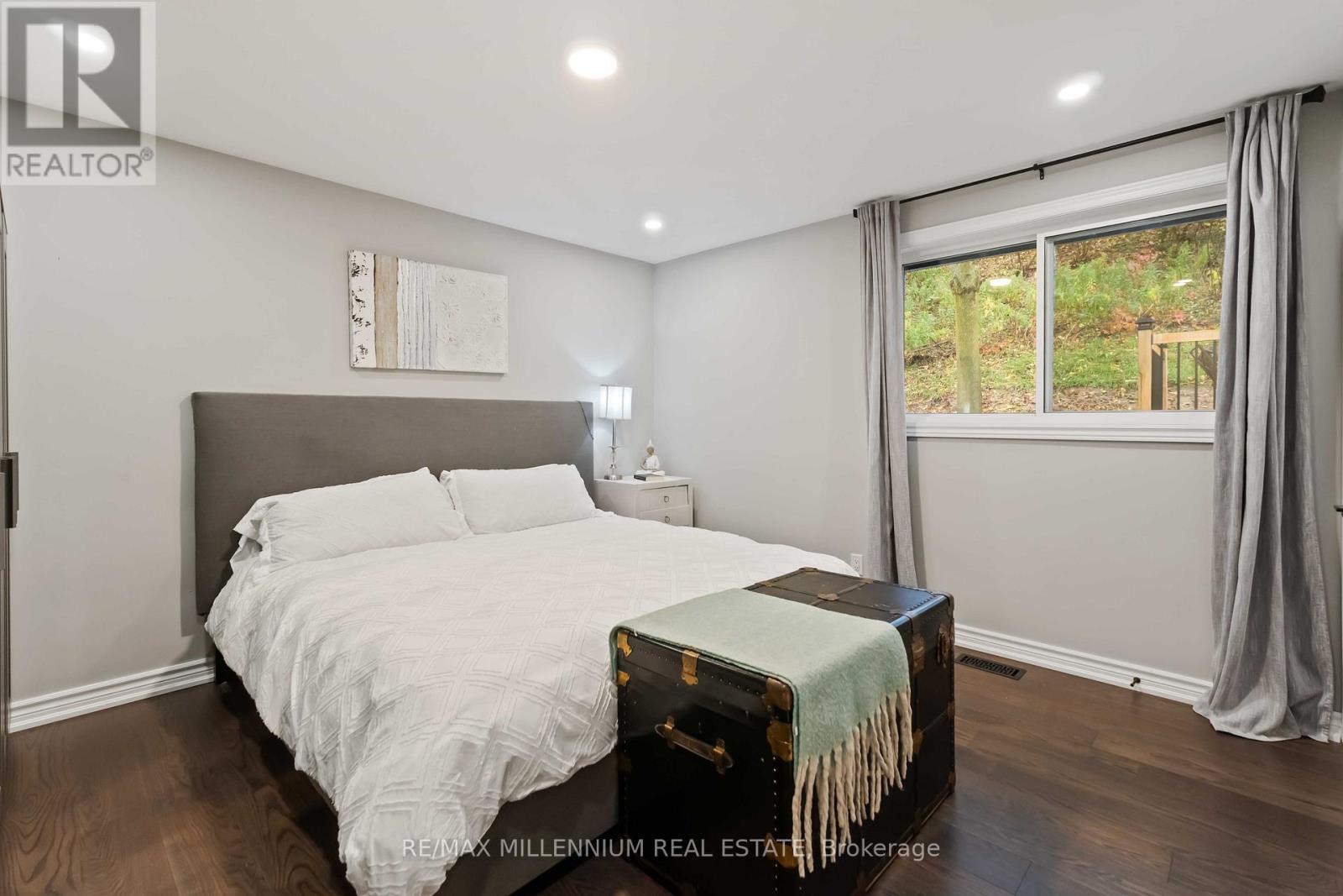 45 Bradley Street, St. Catharines, Ontario  L2T 1R5 - Photo 25 - X12509314