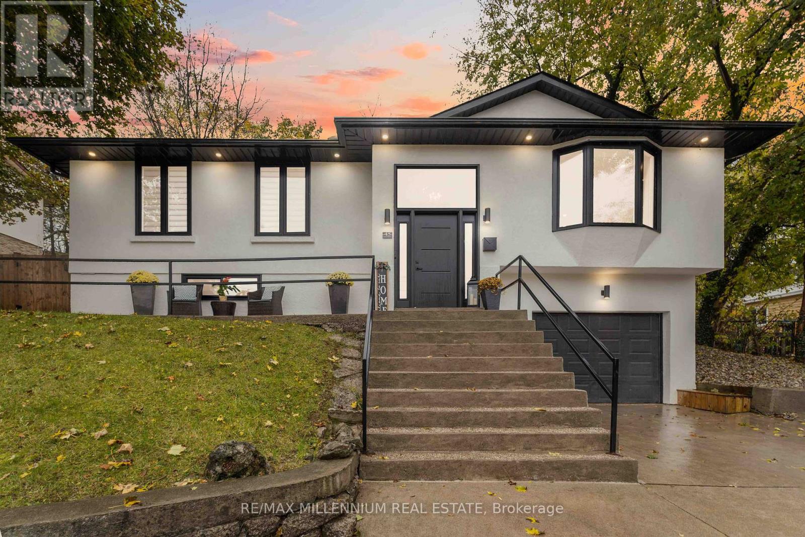 45 Bradley Street, St. Catharines, Ontario  L2T 1R5 - Photo 3 - X12509314