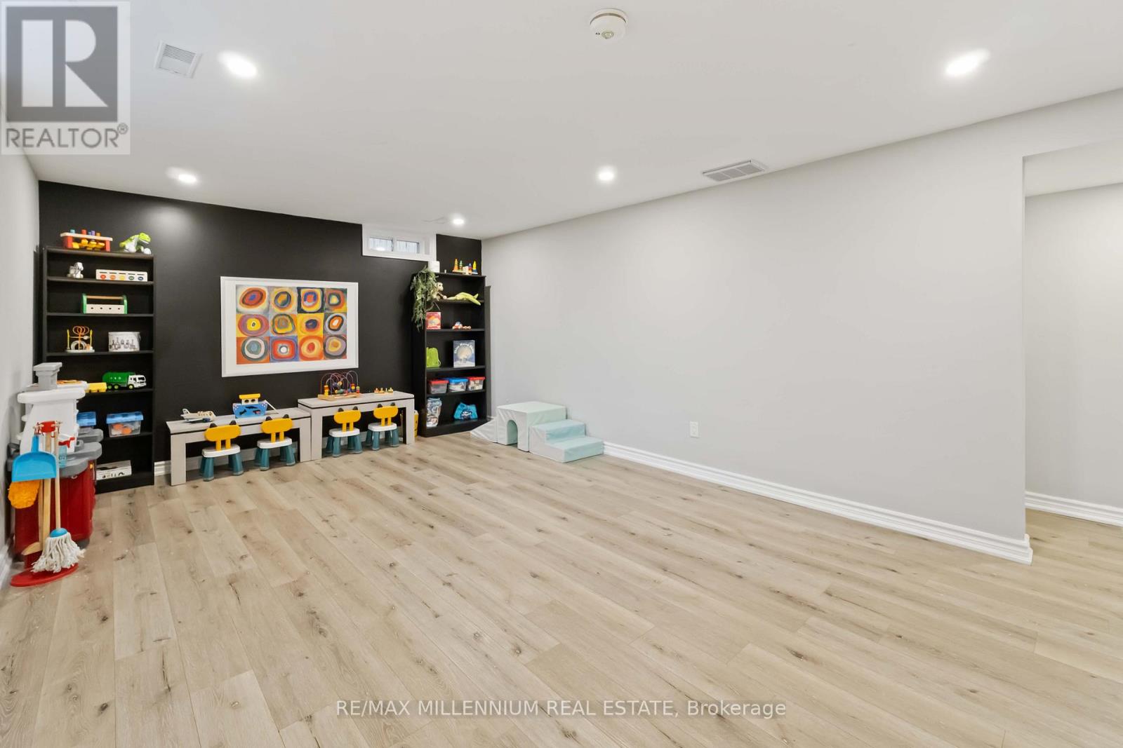 45 Bradley Street, St. Catharines, Ontario  L2T 1R5 - Photo 35 - X12509314