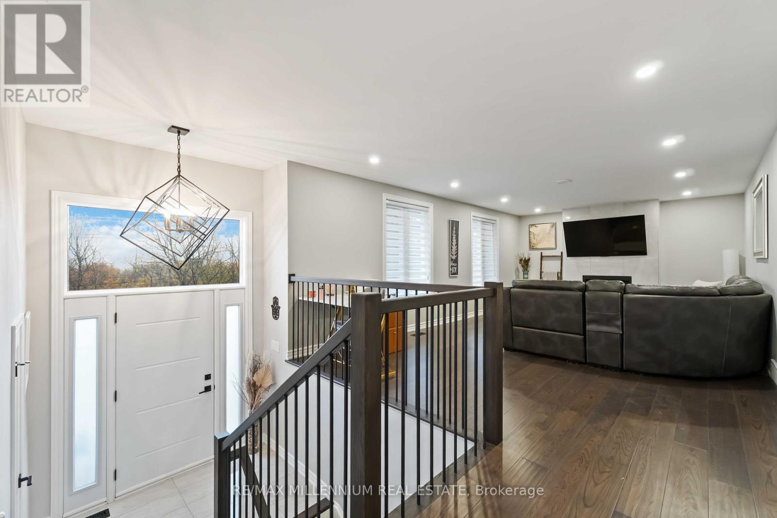 45 Bradley Street, St. Catharines, Ontario  L2T 1R5 - Photo 12 - X12509314