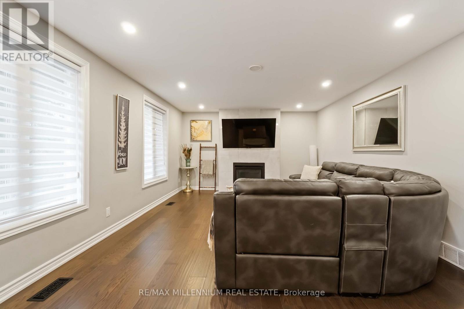 45 Bradley Street, St. Catharines, Ontario  L2T 1R5 - Photo 16 - X12509314