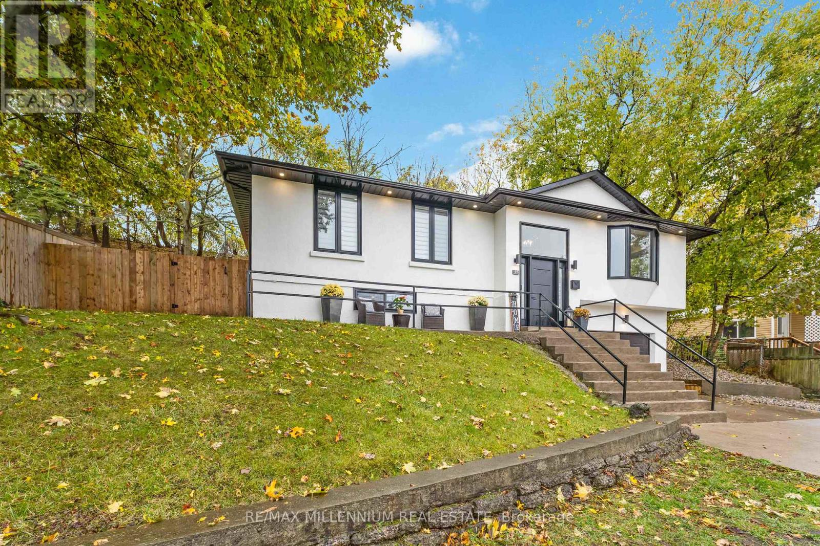 45 Bradley Street, St. Catharines, Ontario  L2T 1R5 - Photo 7 - X12509314